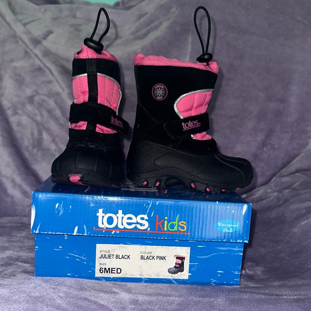 Totes Kids Black and Pink Snow Boots girl